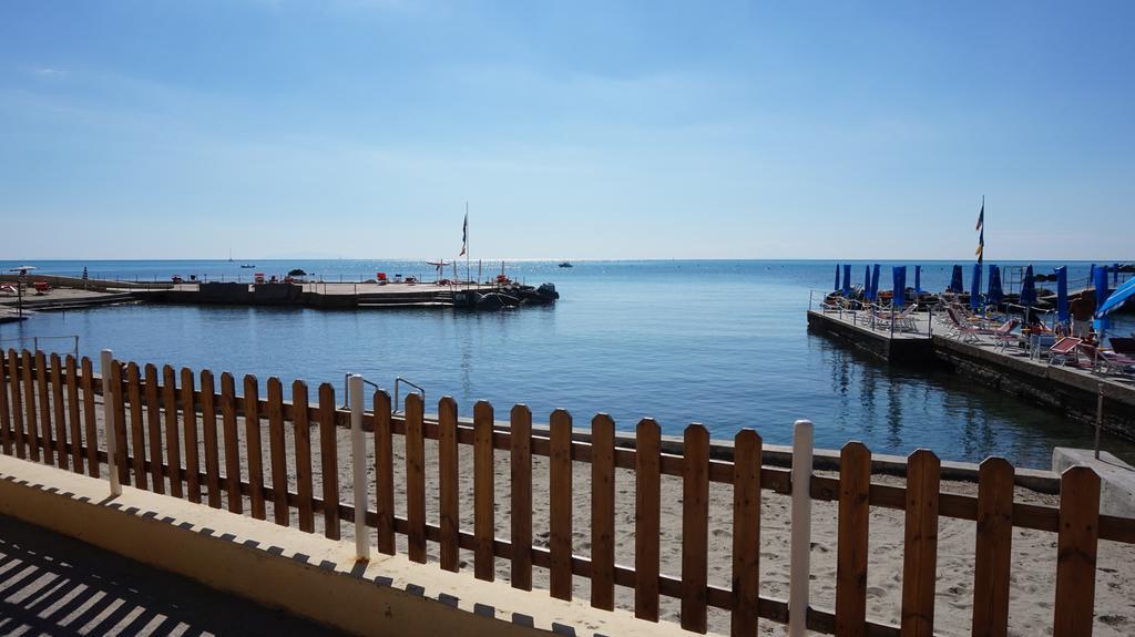 A 20 Mt Dal Mare Con Ombrellone E Sdraio In Spiaggia 카스티글리온셀로 외부 사진